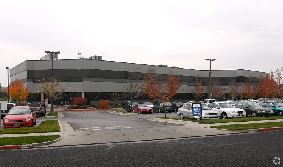 1065 W LeVoy Dr, Taylorsville, UT à vendre - Photo du bâtiment - Image 2 de 9