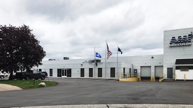 36930 Industrial Rd, Livonia, MI à louer - Photo du bâtiment - Image 2 de 5
