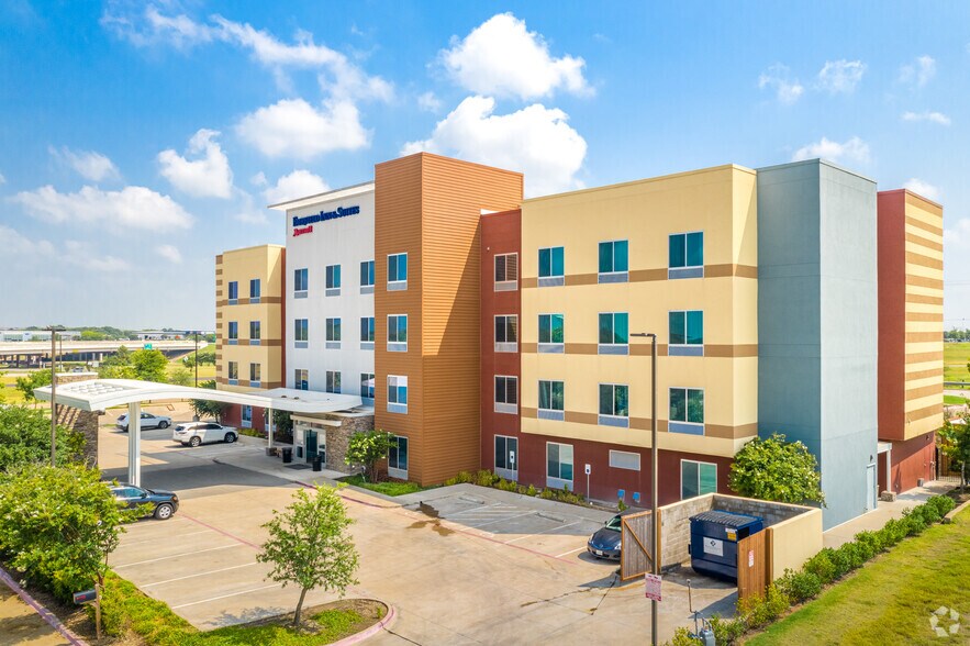 2020 Civic Center Ln, Waxahachie, TX à vendre - Photo du bâtiment - Image 2 de 4