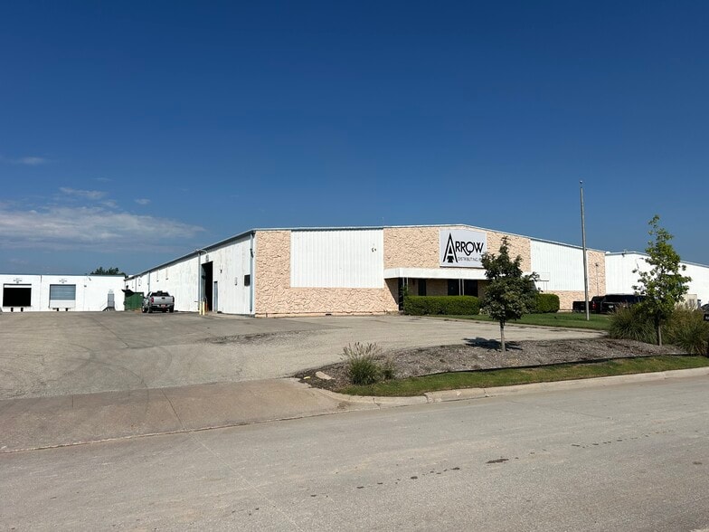 9300 Southwest Dr, Fort Worth, TX à louer - Photo du bâtiment - Image 3 de 35