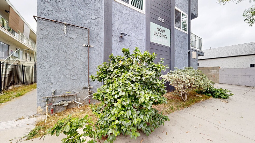 5912 Willoughby Ave, Los Angeles, CA for sale - Matterport 3D Scan - Image 3 of 11