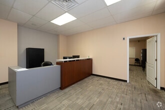 1070-1072 E Brandon Blvd, Brandon, FL for lease Interior Photo- Image 2 of 8
