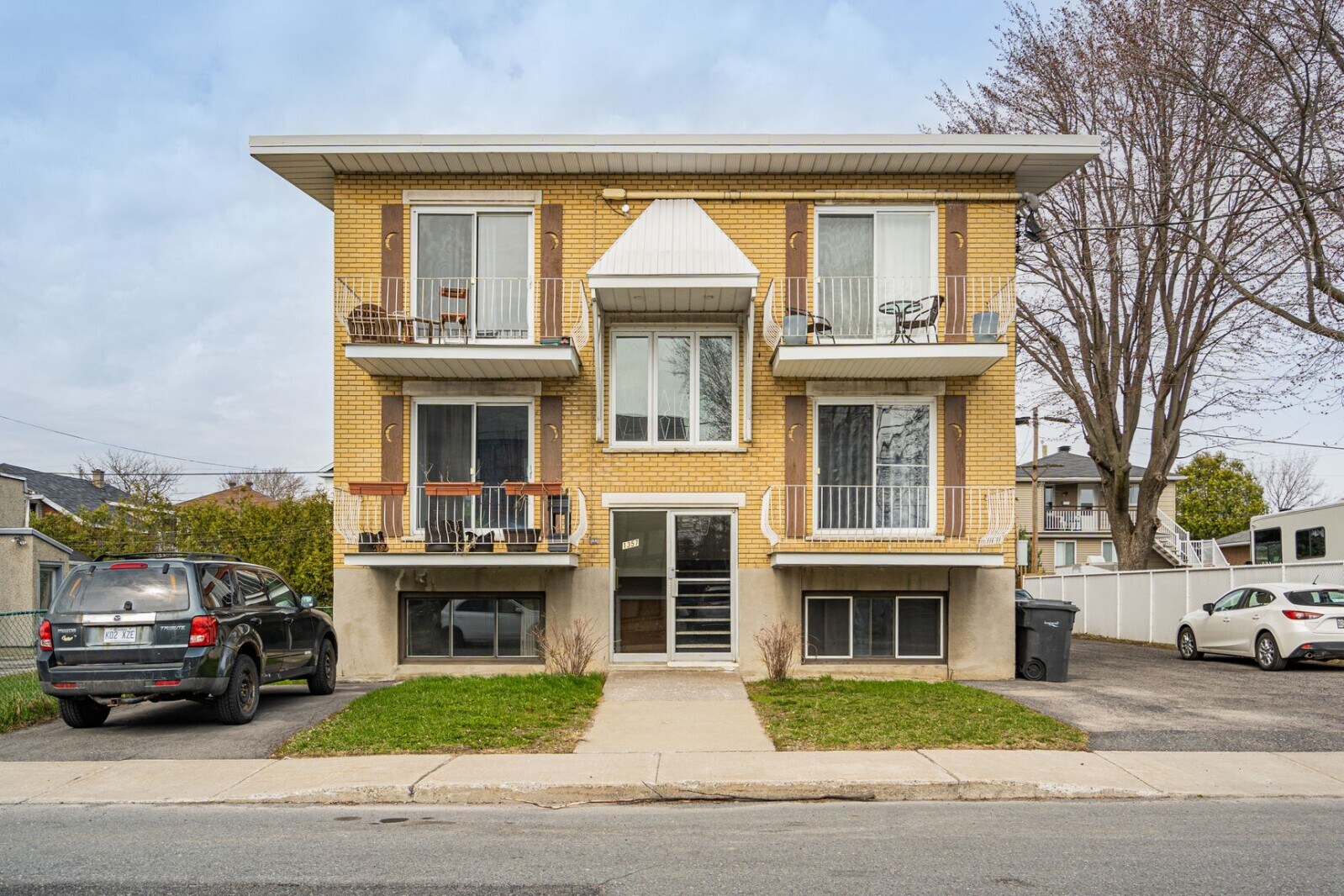 1357 Rue Saint-Thomas, Longueuil, QC for sale Primary Photo- Image 1 of 1