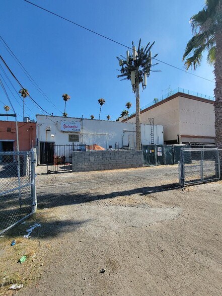 19740 Sherman Way, Winnetka, CA à vendre - Photo du bâtiment - Image 3 de 5