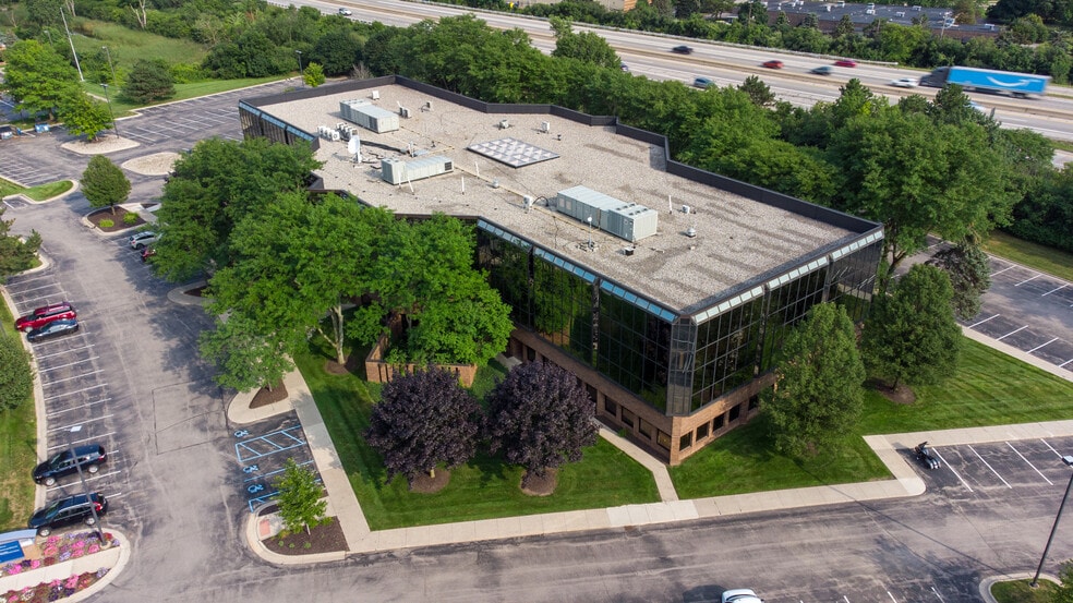 900 Victors Way, Ann Arbor, MI à louer - Photo du bâtiment - Image 3 de 7