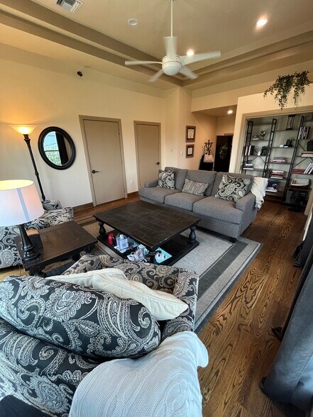 1302 N Shepherd Dr, Houston, TX à louer - Photo du bâtiment - Image 3 de 19