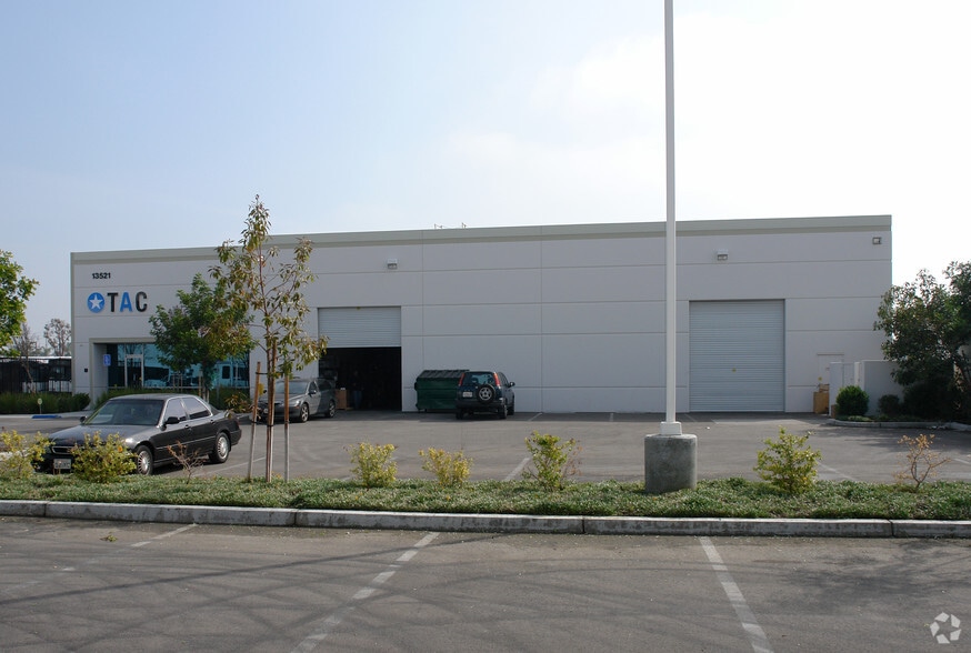 13521 Benson Ave, Chino, CA à vendre - Photo du bâtiment - Image 2 de 5