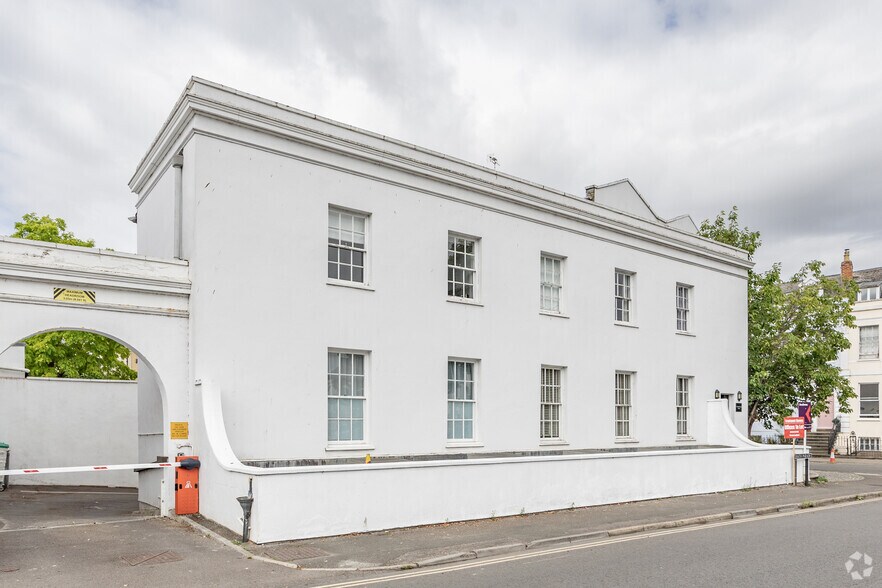 42-44 Bath Rd, Cheltenham à louer - Photo du bâtiment - Image 2 de 4