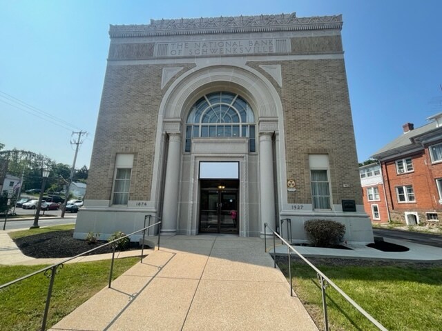 415 Main St, Schwenksville, PA for lease - Building Photo - Image 2 of 17