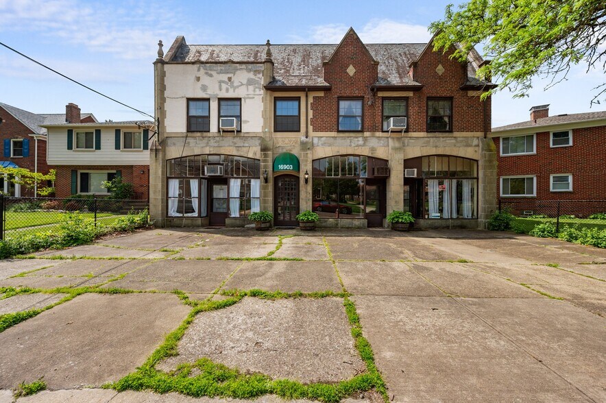 16903 Fischer Rd, Cleveland, OH à vendre - Photo du bâtiment - Image 1 de 53