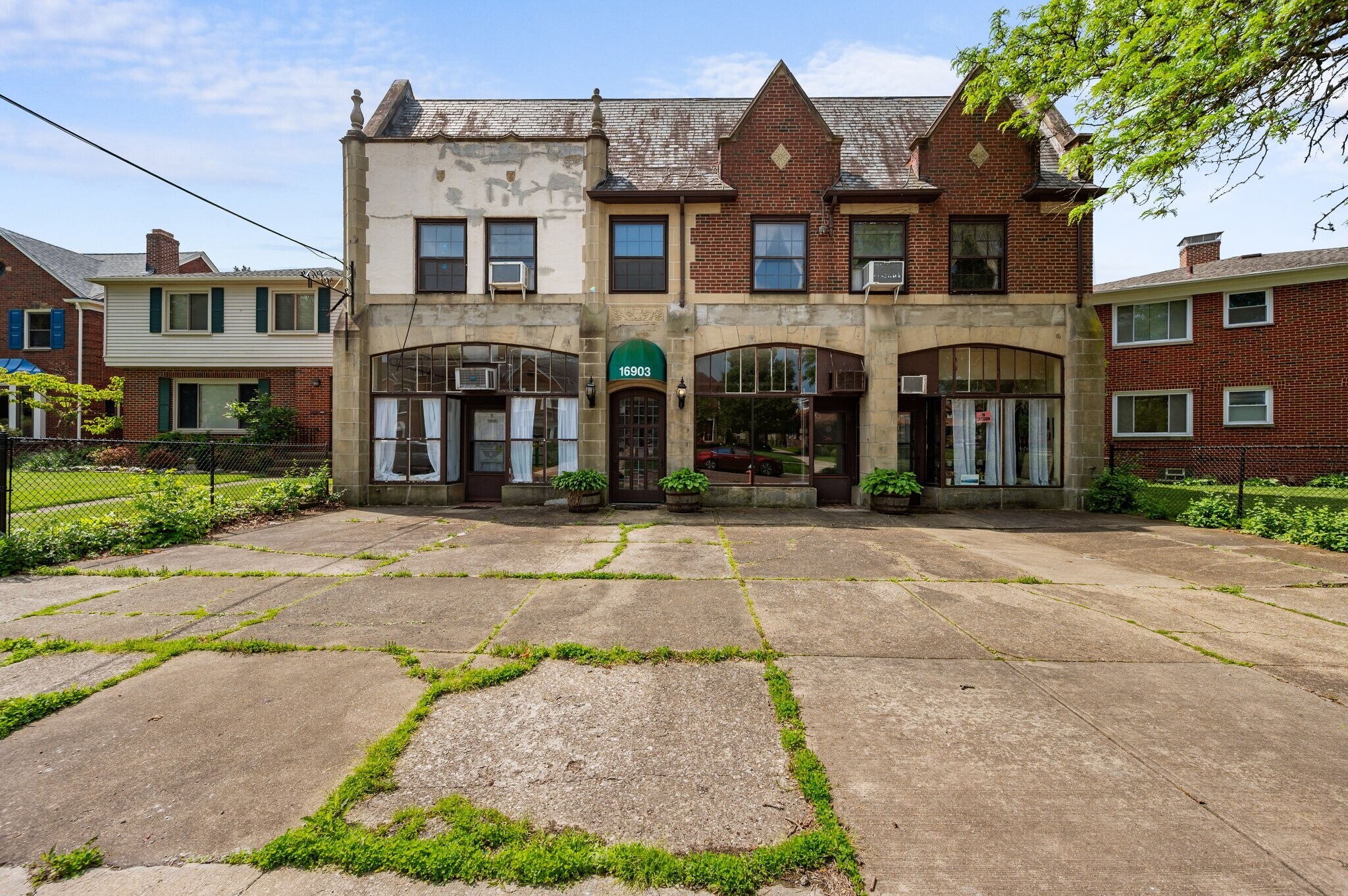 16903 Fischer Rd, Cleveland, OH à vendre Photo du bâtiment- Image 1 de 54