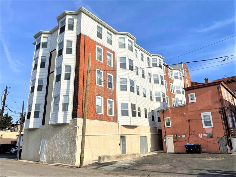 611 Swede St, Norristown, PA à vendre - Photo du bâtiment - Image 2 de 20