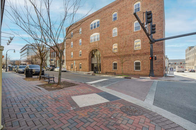 100 E Parrish St, Durham, NC à vendre Photo principale- Image 1 de 10