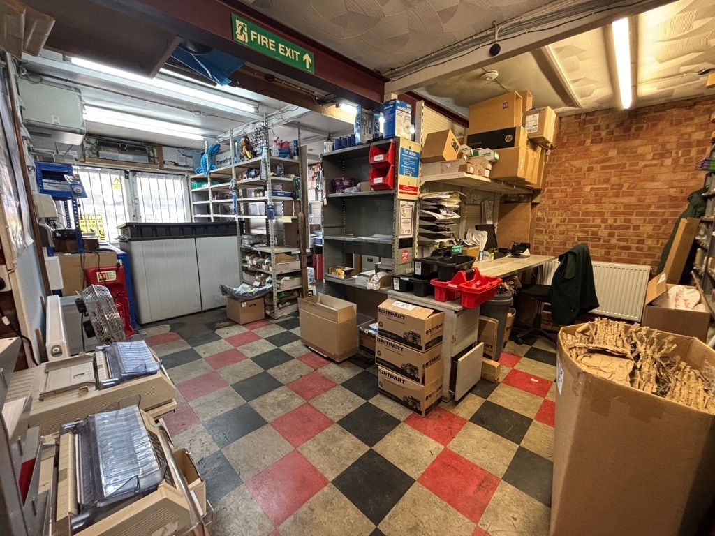High St, High Wycombe, BKM HP13 5XJ - Unit Dingocroft - - Interior Photo - Image 1 of 5