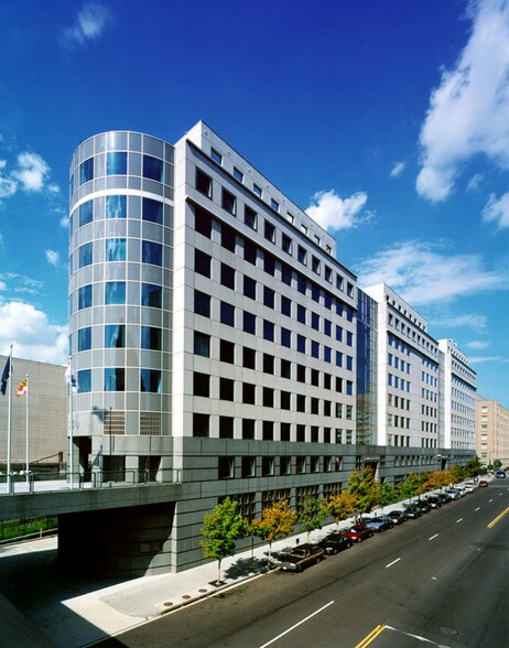 370 L'Enfant Plz SW, Washington, DC à louer - Photo du bâtiment - Image 2 de 6