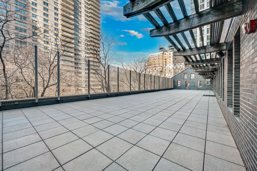 180 Amsterdam Ave, New York, NY for lease - Building Photo - Image 3 of 18