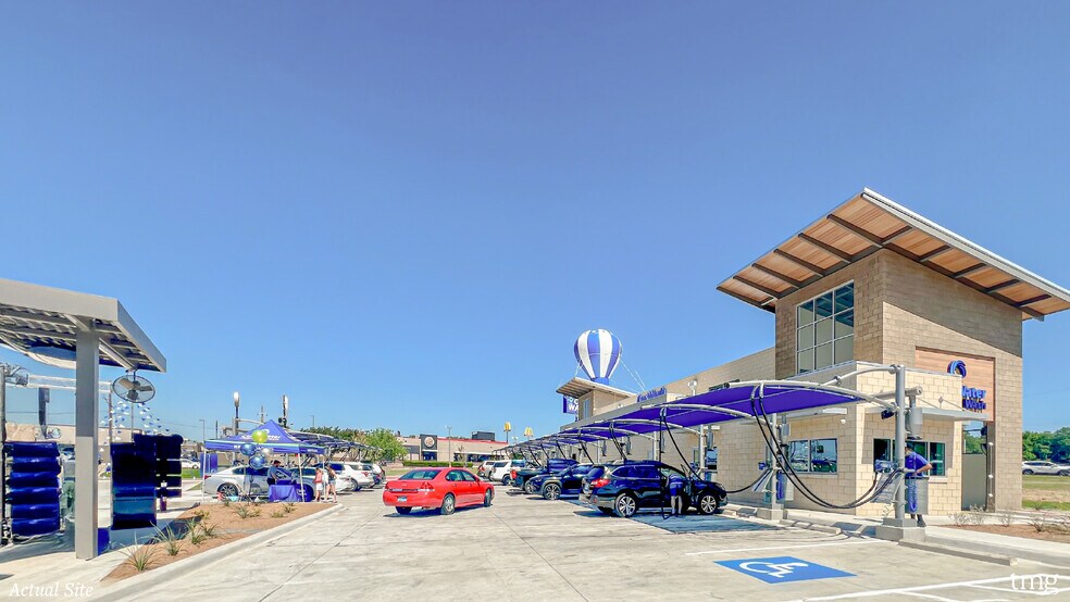 3112 Regency Ln, Denison, TX à vendre - Photo du bâtiment - Image 2 de 7