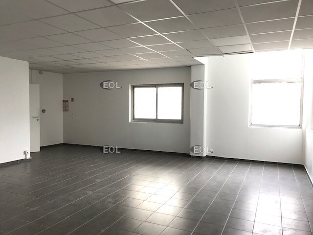 Flex in Vitrolles for lease - Interior Photo - Image 2 of 3