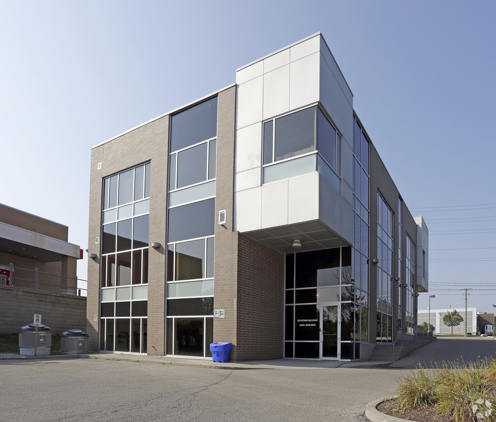 18 Fischer-Hallman Rd N, Waterloo, ON for sale Primary Photo- Image 1 of 1