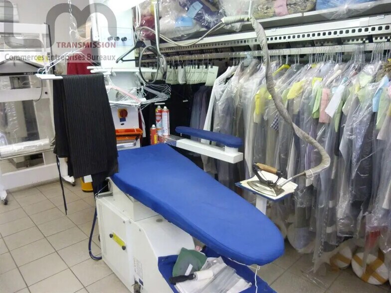 Retail in Antony for lease - Building Photo - Image 2 of 4