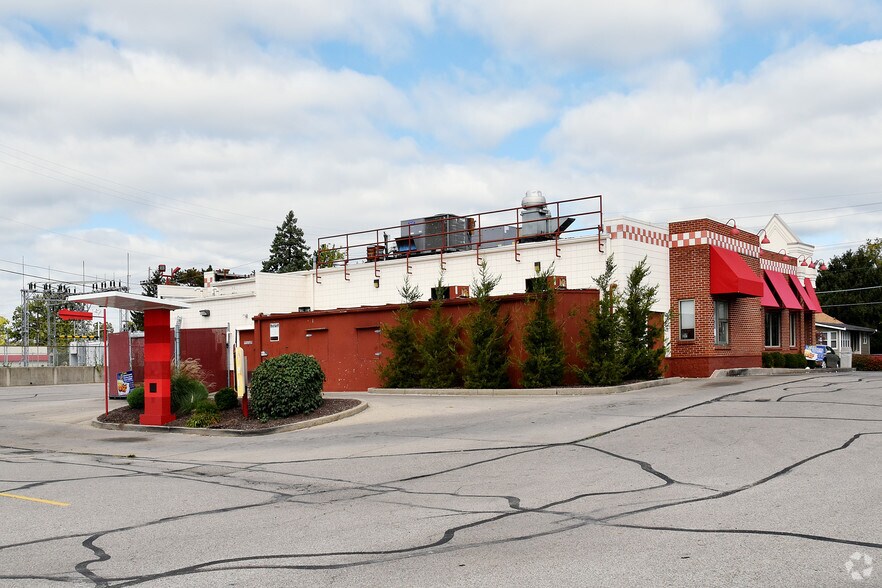 1575 W Galbraith Rd, Cincinnati, OH for lease - Building Photo - Image 2 of 5