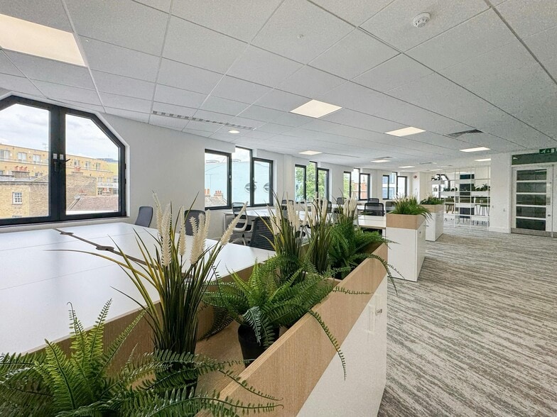 593-599 Fulham Rd, London for lease - Interior Photo - Image 2 of 35