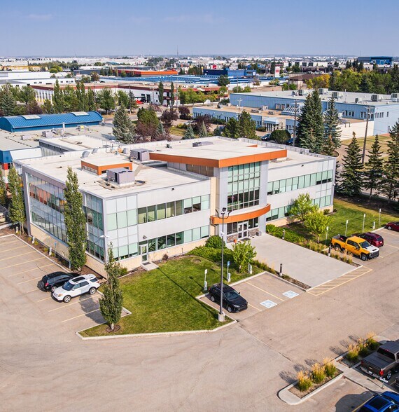8404 Mcintyre Rd NW, Edmonton, AB for lease - Building Photo - Image 2 of 7