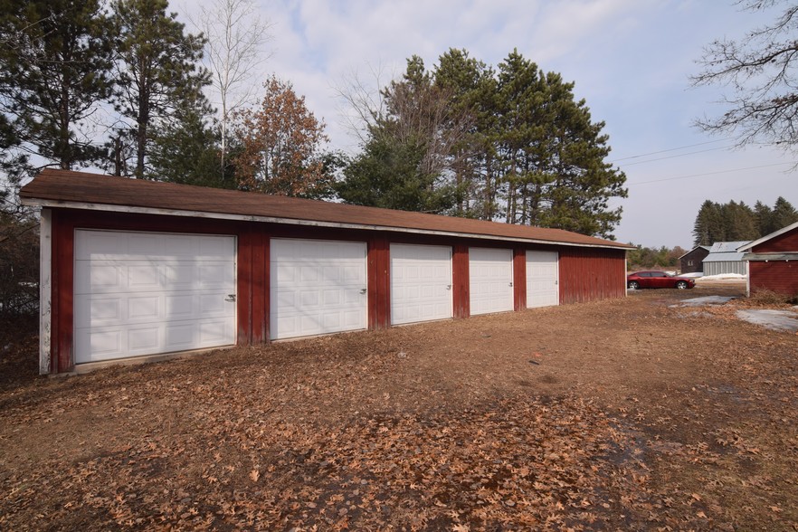 N3043 Pioneer Rd, Clintonville, WI for sale - Primary Photo - Image 1 of 1