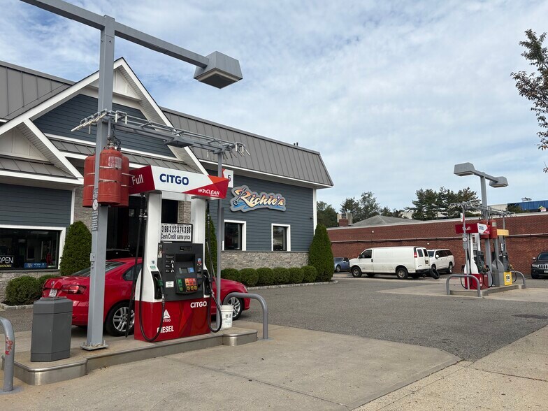 1153 Walt Whitman Rd, Melville, NY à vendre - Photo du bâtiment - Image 2 de 12