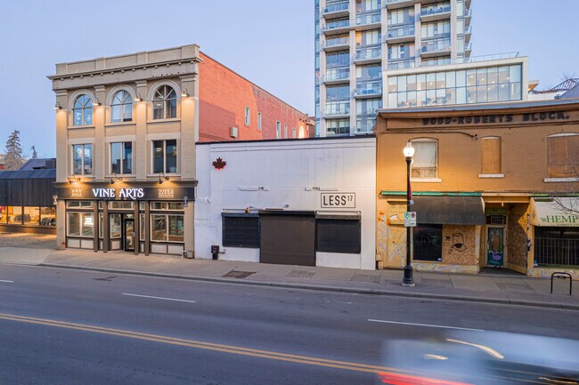 Plus de détails pour 930 17th Ave SW, Calgary, AB - Commerce de détail à louer