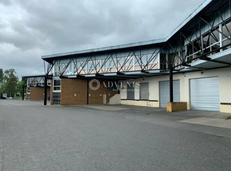 Flex in Morangis for lease - Building Photo - Image 1 of 6