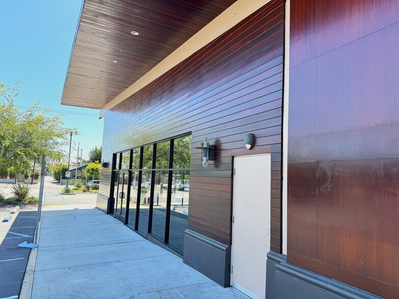 2300-2306 E 7th St, Long Beach, CA à louer - Photo du bâtiment - Image 3 de 6