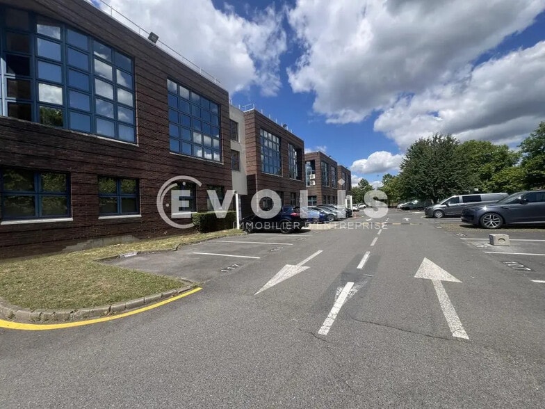 Office in Villiers-sur-Marne for lease - Building Photo - Image 1 of 10
