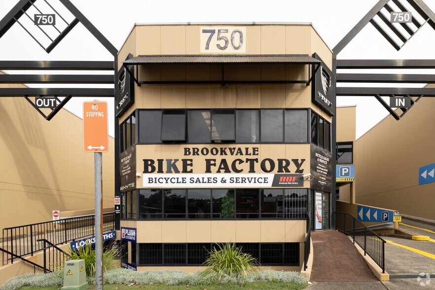 750-752 Pittwater Rd, Brookvale for sale - Building Photo - Image 2 of 5