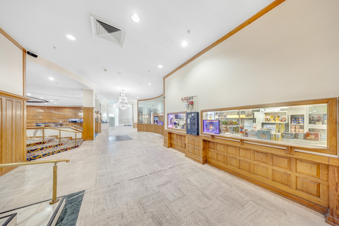 5445 Collins Ave, Miami Beach, FL 33140 - Unité CU14 -  - Photo intérieure - Image 1 of 23