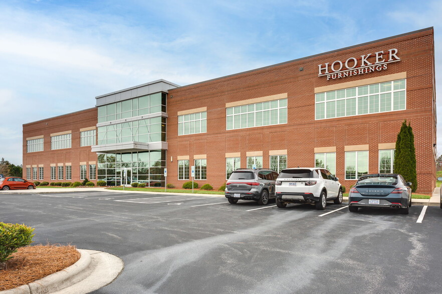 2485 Penny Rd, High Point, NC à louer - Photo du bâtiment - Image 1 de 14