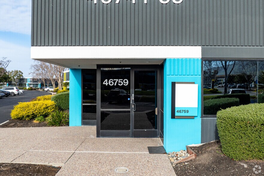 4051-4065 Clipper Ct, Fremont, CA à louer - Photo du bâtiment - Image 3 de 7