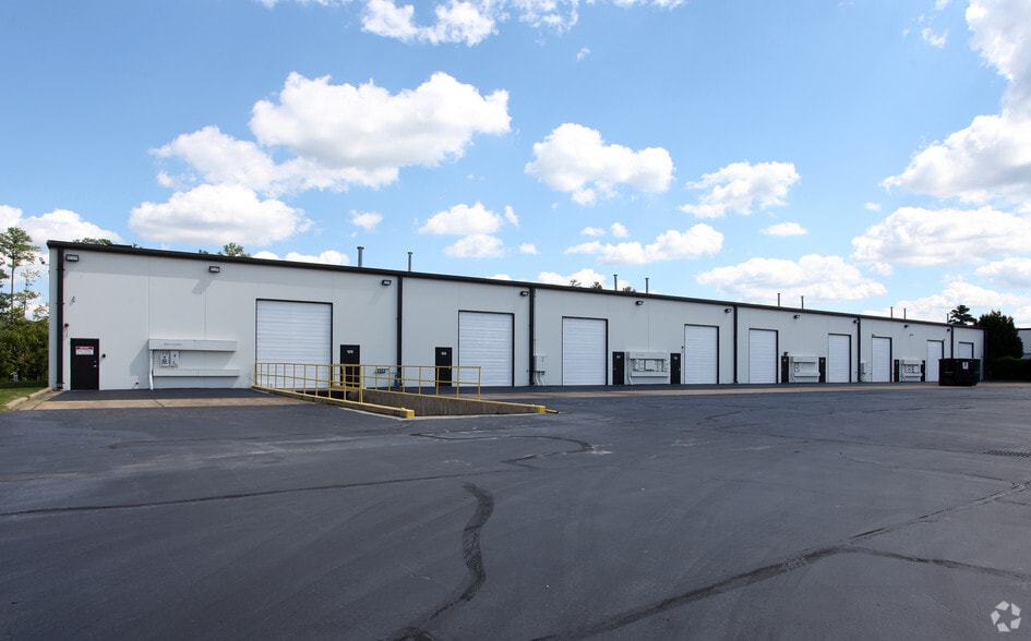 2401 Brentwood Rd, Raleigh, NC for lease - Building Photo - Image 2 of 3