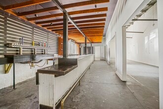 525 Clematis St, West Palm Beach, FL for lease Interior Photo- Image 2 of 3