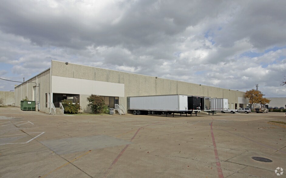 2019-2025 Meridian St, Arlington, TX à louer - Photo du bâtiment - Image 1 de 11