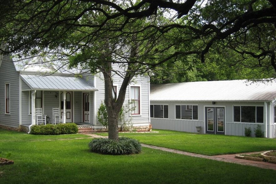 7 N Main St, Salado, TX for lease - Building Photo - Image 3 of 7