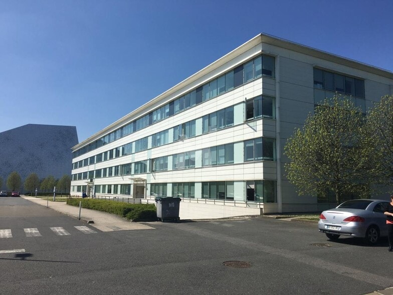 Office in Lieusaint for lease - Building Photo - Image 1 of 20
