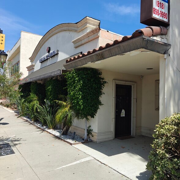 326-328 N Maclay Ave, San Fernando, CA à louer - Photo du bâtiment - Image 2 de 20