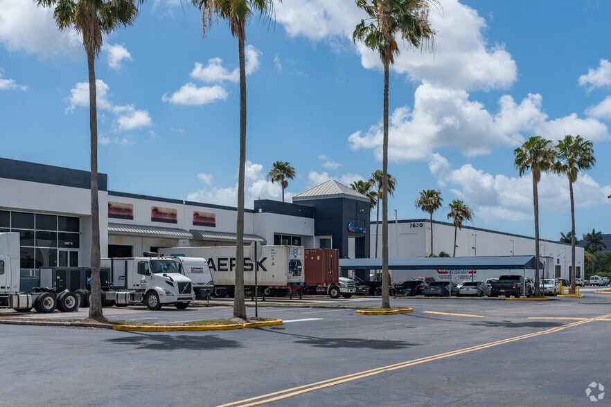 7500 NW 25th St, Miami, FL à louer - Photo du bâtiment - Image 2 de 2