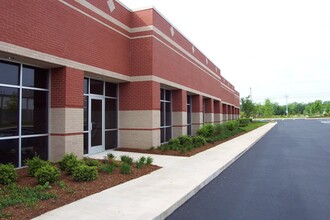 370 Mallory Station Rd, Franklin, TN for lease Building Photo- Image 2 of 4