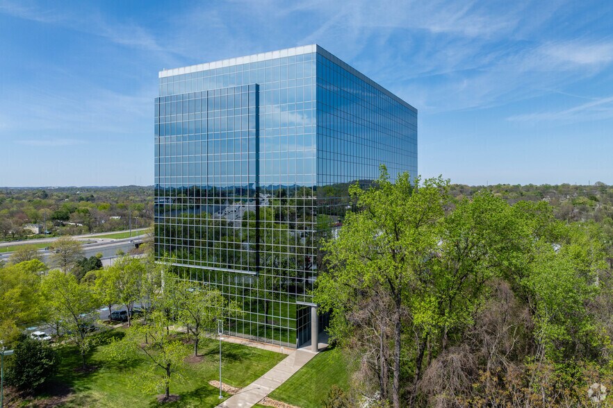 535 Marriott Dr, Nashville, TN à louer - Photo du bâtiment - Image 3 de 23