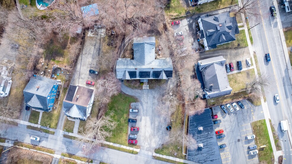 162 Woodlawn Ave, Pittsfield, MA à vendre - Photo du bâtiment - Image 2 de 8