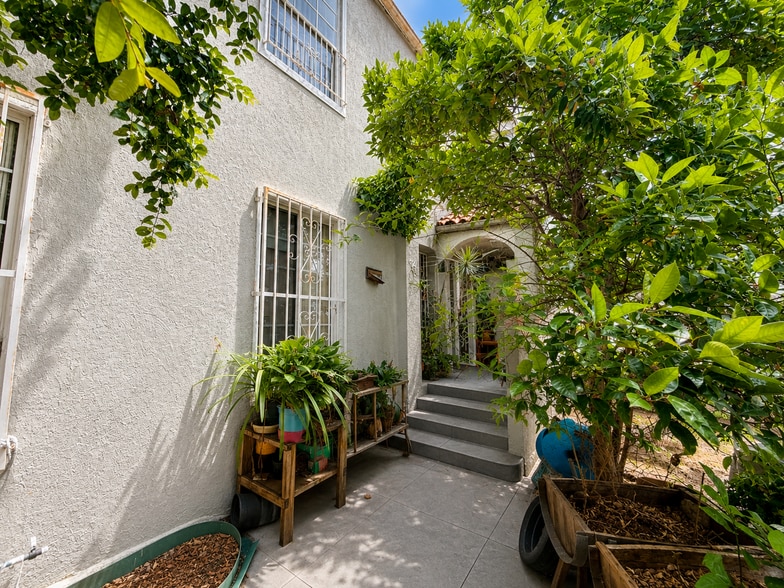 426 S Catalina St, Los Angeles, CA for sale - Building Photo - Image 2 of 10