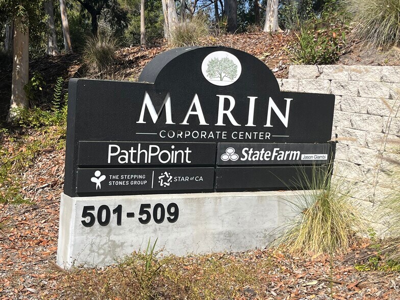 501 Marin St, Thousand Oaks, CA à louer - Photo du bâtiment - Image 2 de 9