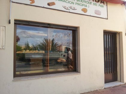Retail in Cáceres for lease - Building Photo - Image 2 of 3